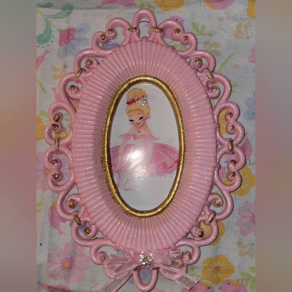 Upcycled 3d framed art with ballerina - Picture 3 of 11